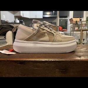 Nike Court Vision Alta